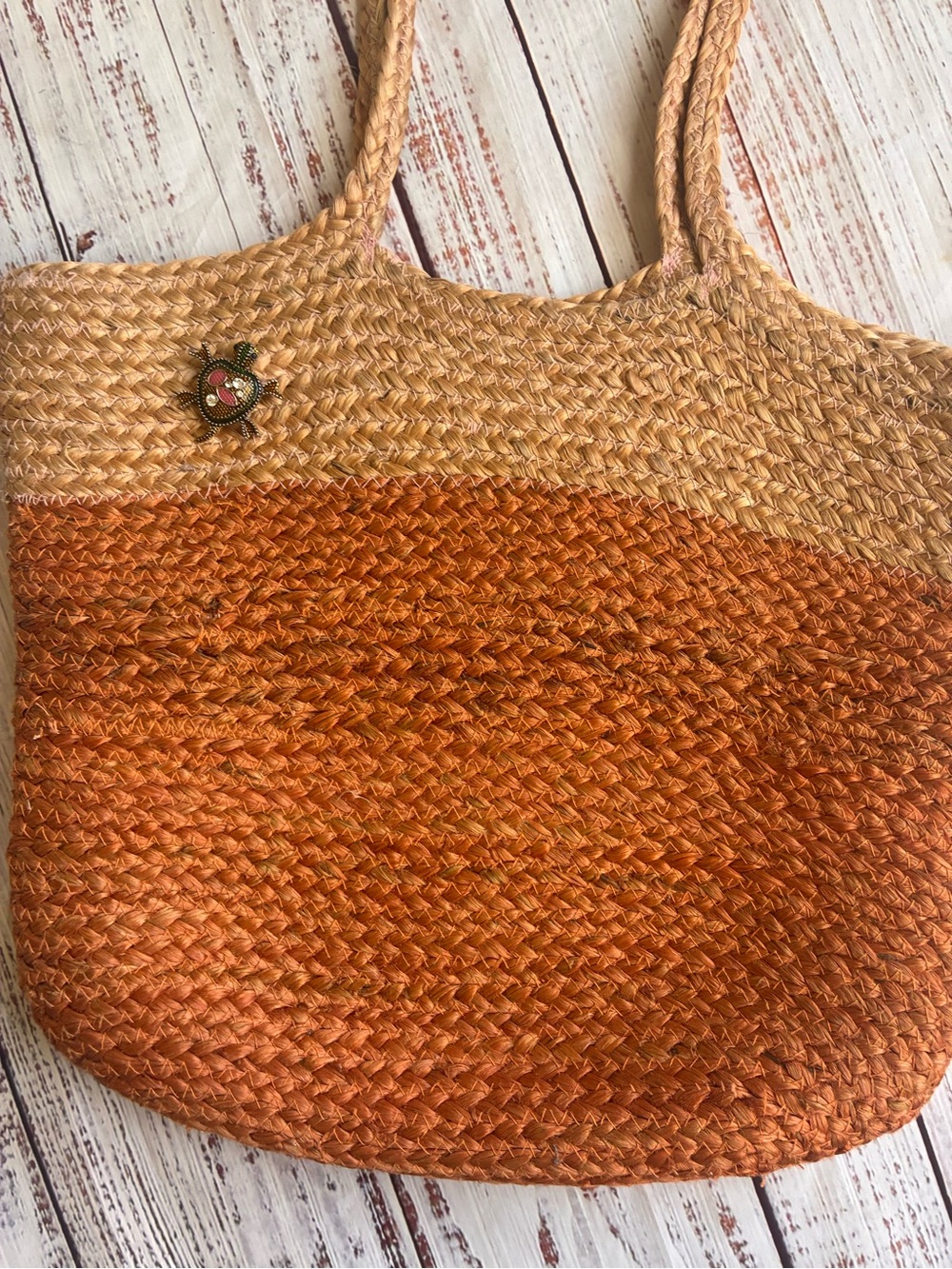 Handwoven Two-Tone Orange Straw Tote with Turtle Brooch - Picture 2 of 5